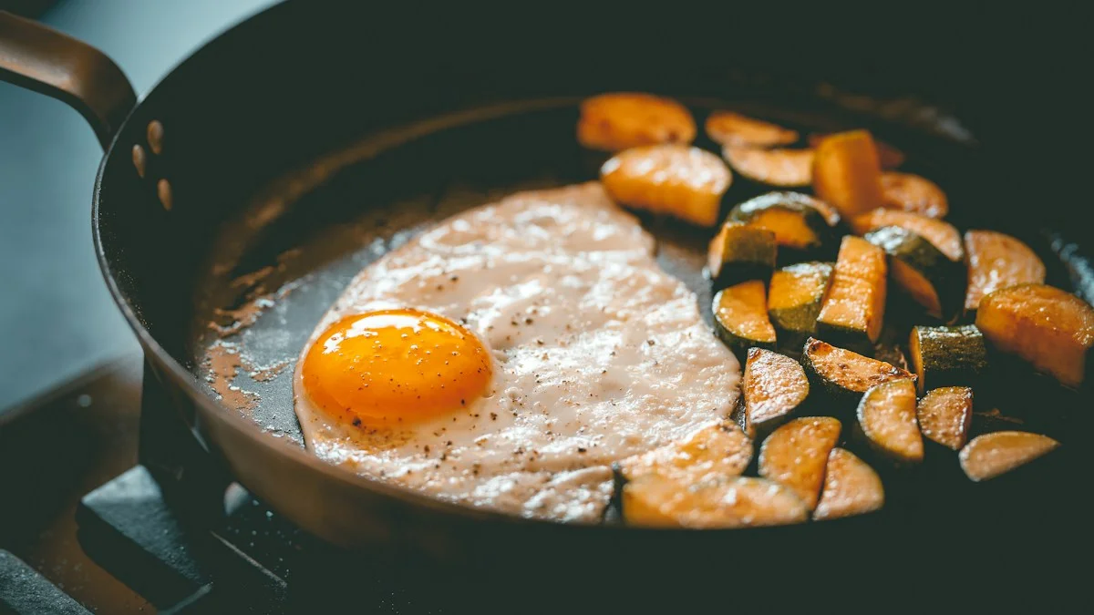 Eggs and courgettes in a frying pan